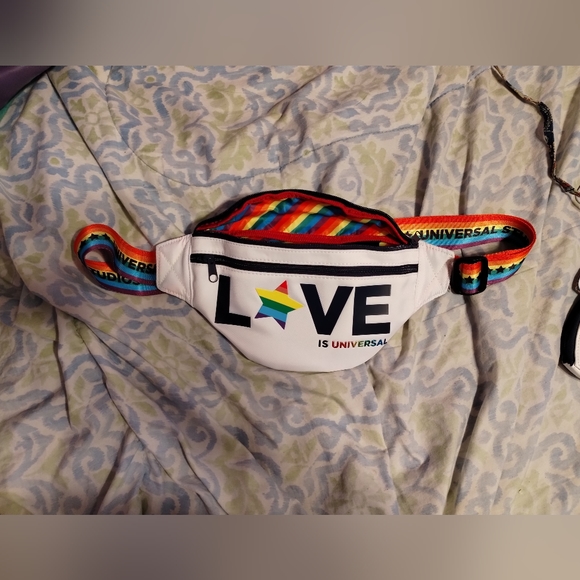 Love is Universal Fanny pack and heart coin purse - Picture 2 of 6